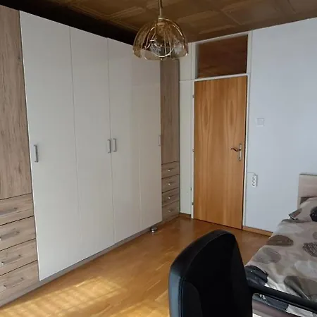 Im Stadtzentrum Von شقة كريمس ان دير دوناو